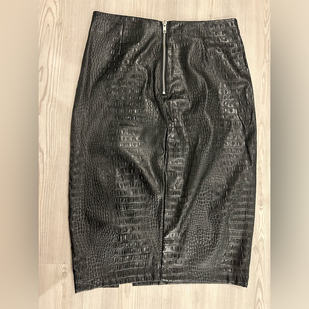 Missguided faux leather croc Skirt - Picture 6 of 8